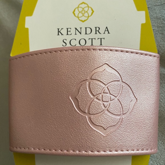 Kendra Scott Coffee Sleeve - Picture 1 of 2